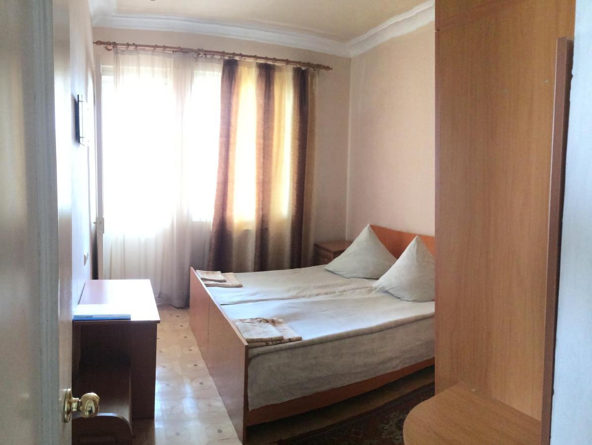 Guest House Lilia Γιερεβάν Εξωτερικό φωτογραφία